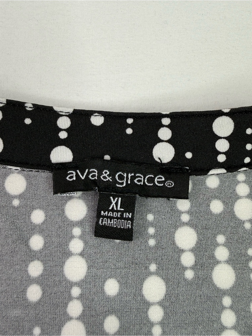 Ava & Grace Black and White Dot-Pattern Short Sleeve Shirt Size XL - Picture 3 of 6